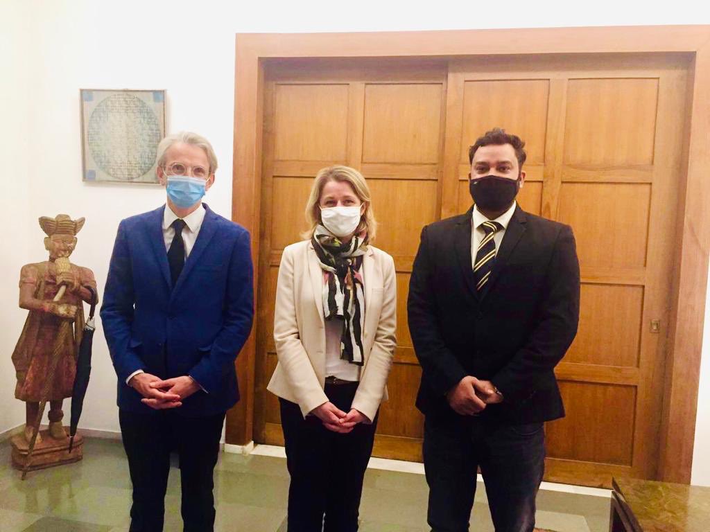 azeysingh's tweet photo. Delighted and honoured to meet the honourable French Minister @barbarapompili in presence of H.E. Ambassador of France 🇫🇷 @FranceinIndia #YoungLeaderIndiaFrance #sustainability #environment @Indian_Embassy @EU_in_India @BF_India #franceinindia #MakeOurPlanetGreenAgain 🇮🇳 🇫🇷 https://t.co/ye7GqwCqfH