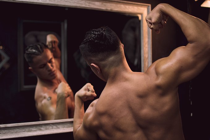 Flexin on this Friday! #camguy #jockmen #FlexFriday #FridayFitness #Friday https://t.co/jYevjPHLg1