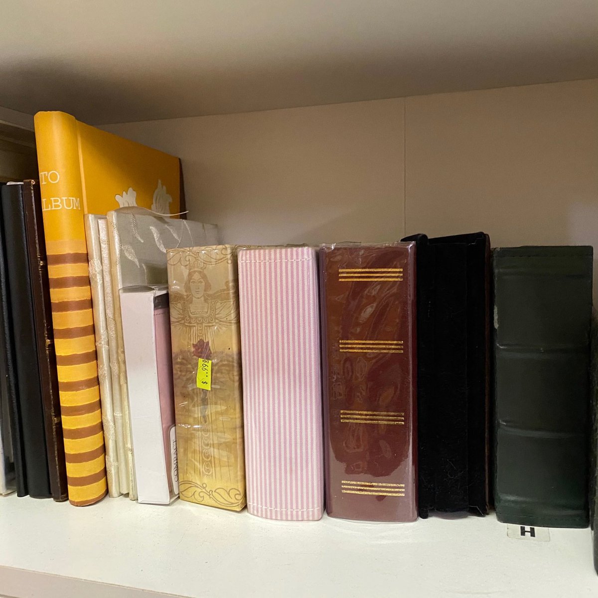 nutsjackson's tweet image. Ahh, the mems 🥰

Whether it be your college years, the baby photos, or the fourth of July gatherings, you should use one of our photo album books to help you remember the good ole days! #shopNUTS