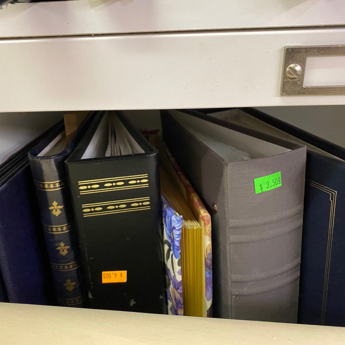 nutsjackson's tweet image. Ahh, the mems 🥰

Whether it be your college years, the baby photos, or the fourth of July gatherings, you should use one of our photo album books to help you remember the good ole days! #shopNUTS