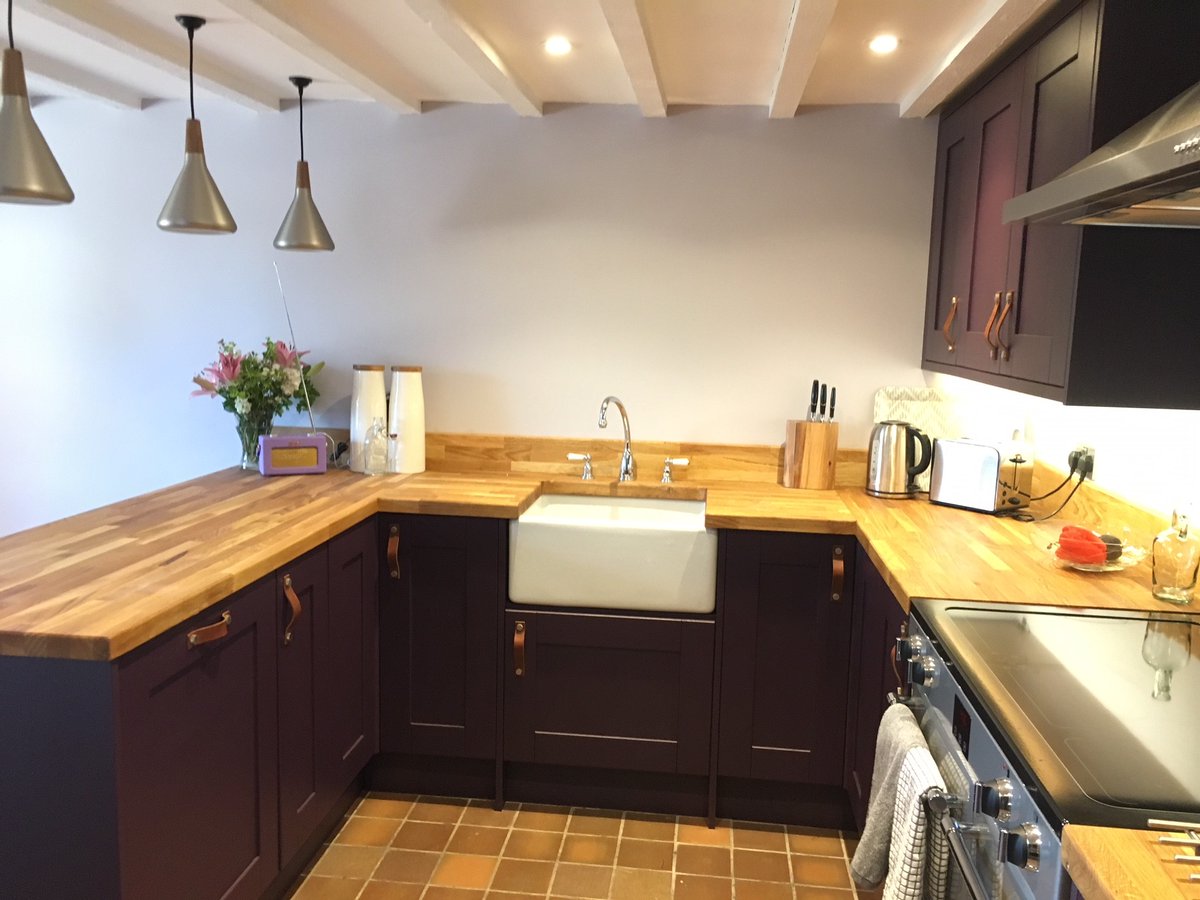TGBUILDERSM's tweet photo. Damsons aren't just for gin.
#LochAnna Clarkwell Damson with Rustic Oak Solid Wood Worktops.
Our #Kitchens & #Bathrooms Showrooms may be temporarily closed but we're as busy as ever! Get in touch if you'd like to get a free design and quote.
#Bridgnorth #Oswestry '#Northwich https://t.co/UCGhmBiQ1Z