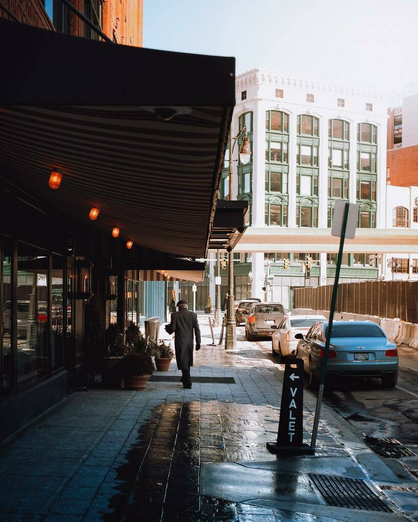 ⬅️
.
.
.
.
.
#35mm #darkroomapp #detroit #motorcity #minimalzine #artofvisuals #photooftheday #spicollective #streetphotography #streetlife #streetstyle #everybodystreet #city #gramslayers #grainisgood #urbanphotography #illgrammers #vsco #rawdetroit #st… instagr.am/p/CKot5aBj-xR/