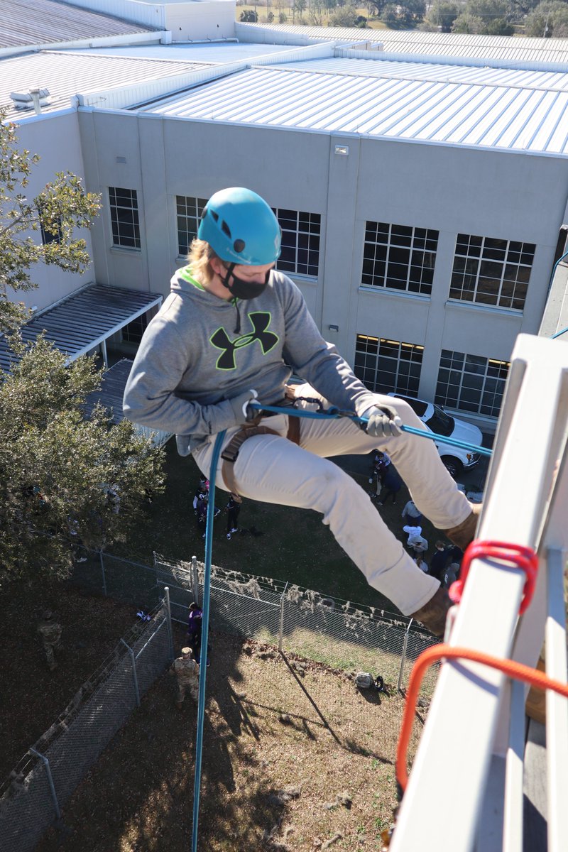 CitronelleT's tweet photo. Awesome experience for our JROTC cadets today by getting to rappel at Ft. Whiting! #CCATrocks #WildcatNation @Careertechmob @MobilePublicSch @JROTCMobile https://t.co/IjvKmVykeH