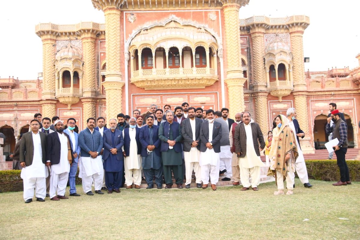Shafqat_Mahmood's tweet photo. Spoke at a Faiz Mahal reception in Khairpur, Sindh, hosted by Mr Ghulam Ali Mallah, Secretary IBCC https://t.co/wAy16fbONq