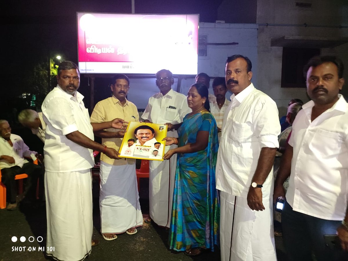 Ksdhanasekar2's tweet photo. 🏴🚩திருப்பூர் கிழக்கு மாவட்டம் தாராபுரம் நகரம் 20-வது வார்டில் *எல்லோரும் நம்முடன்* இணையவழி உறுப்பினர் சேர்க்கை எனது தலைமையில் நடைபெற்றது, உடன் மாவட்ட, நகர, கிளை கழக நிர்வாகிகள் மற்றும் பொதுமக்கள் உடனிருந்தனர்🏴🚩 https://t.co/flAPXQZgfQ