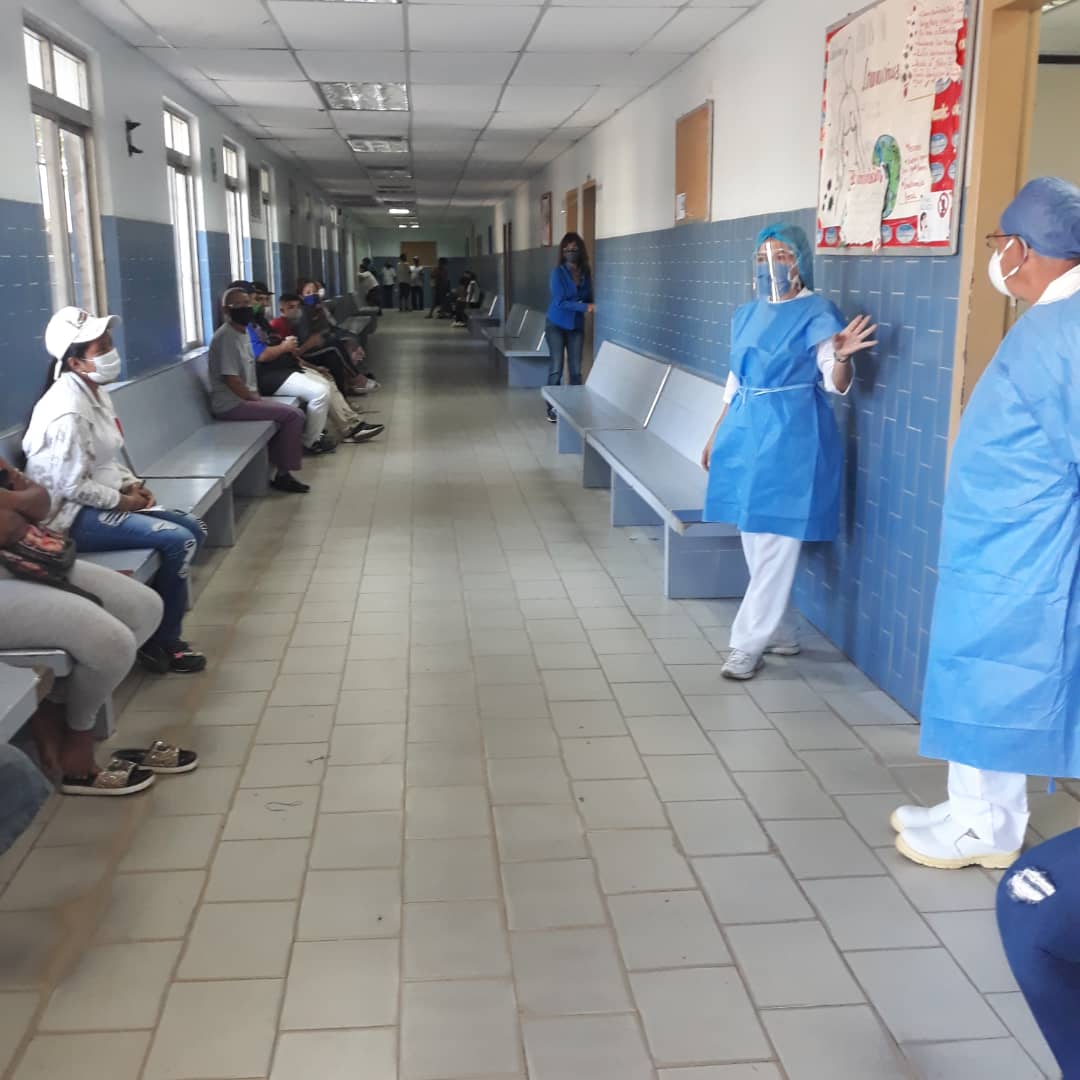 IVSSCENTRONORTE's tweet photo. #Hoy 29| Nuestro equipo de Inmunizacion @IVSSCENTRONORTE  activos en la atencion oportuna de nuestros trabajadores y comunidad en general. Juntos hacemos un #IVSS cada dia mas social @NicolasMaduro @MagaGutierrezV @ivssoficial https://t.co/VH9Kc2a0at