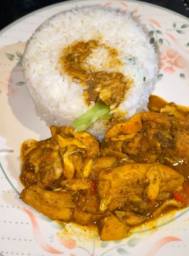 _Cydania's tweet photo. The person.            The food she makes https://t.co/NG9Isp003B