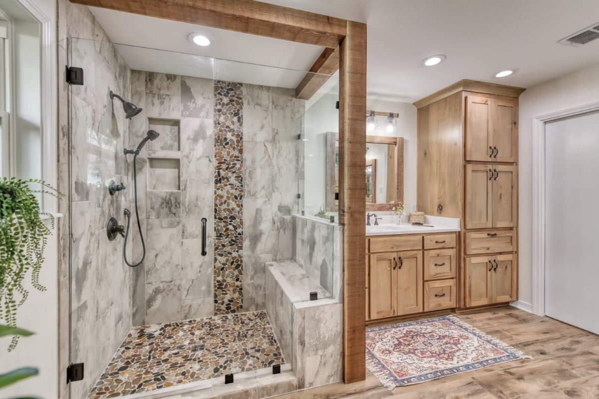 AshleysBC's tweet photo. Y'all....This #bathtransformation is CRAZY good! Check out the #beforeandafter pictures. Our client's #rusticmaster #bathroomremodel is finished &amp; ready for the handoff. So honored to work with this wonderful couple again and look forward to future projects in the coming months. https://t.co/MU0UWaD3gu