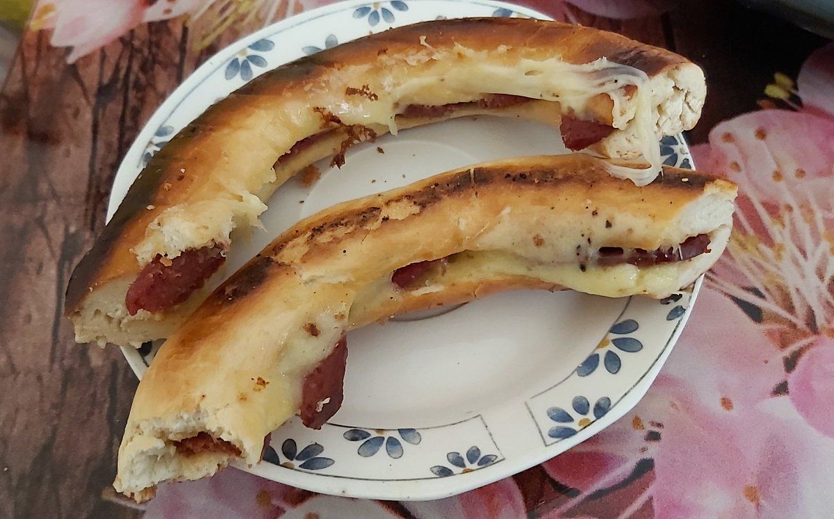 tabiatokulu's tweet photo. Kel simit , susamlı simite göre daha hafif.
Ayrıca çorbanın yanında, tirit gibi yemeklerde kullanılır.
Arasına sucuk, kaşar konularak da yenir .
#kelsimit
#kastamonu
#tabiatokulu
#tabiatınlezzetleri https://t.co/CPezNYwJA5