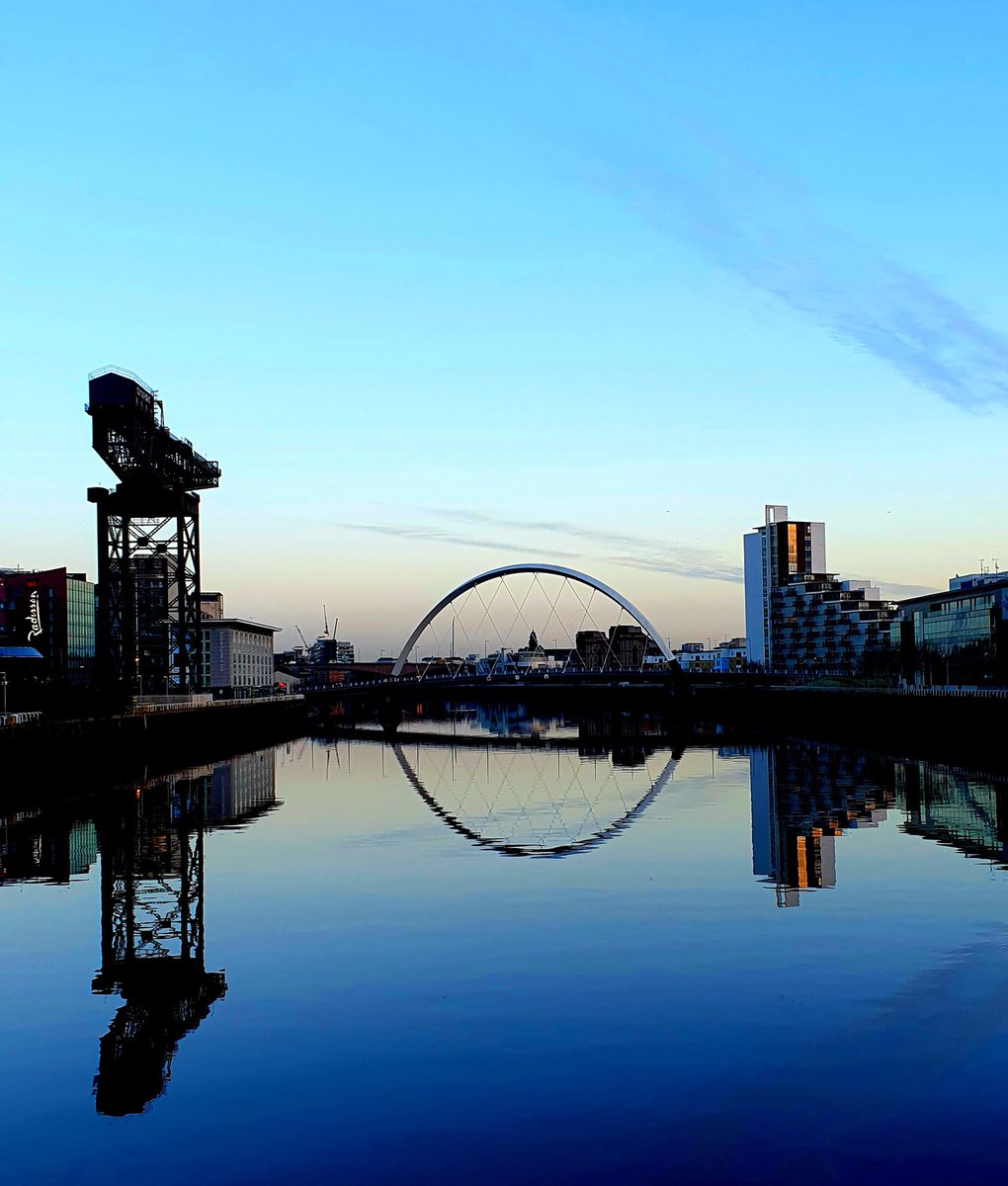 'The Circle'

Duffy81.picfair.com 

#rd81photography #glasgow #ig_glasgow #instaglasgow #glasgowist #glasgowlive #ig_scotland #visitscotland #ilovegla #iloveglasgow #RiverClyde #glasgowgraphy #weegiescenes #ClydeArc #finniestoncrane #squintybridge #radissonredglasgow