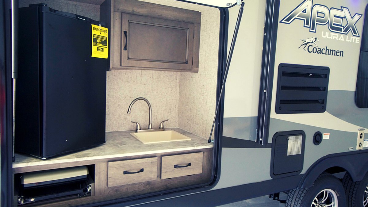 PikADillyRV's tweet photo. One of the many things that makes the Apex Ultra-Lite 251RBK such an amazing unit is its spacious outdoor kitchen space in addition to the complete indoor one. With a unit like this, you can wave goodbye to pantry space struggles!
Shop the unit here https://t.co/12qWGLSMQg https://t.co/fm0s8Q4N7w