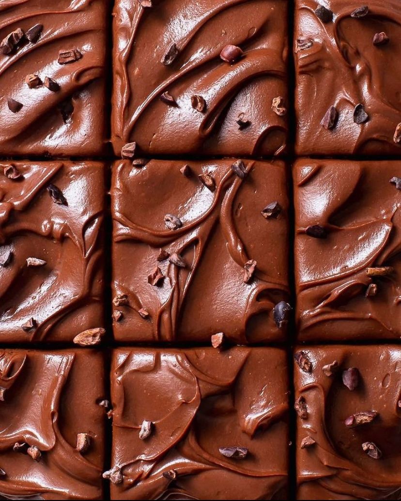 In honor of national chocolate cake day yesterday 😍 

Credit: <a href="/theloopywhisk/">Katarina Cermelj</a> on IG

#salonduchocolat #chocolate #chocolatelover #dessert #salonduchocolatNY