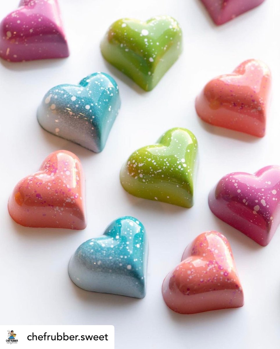 HomeChocFactory's tweet photo. Colourful Valentines pralines using Chef Rubber coloured cocoa butters๐(๐ธ@elbowchocolates & @chefrubber)
https://t.co/FoclP92LJn
#homechocolatefactory #pastryacademy #chef #pastrychef #chocolatier #valentinesday2021 #valentinesday #valentines #chefrubber #colouredcocoabutter https://t.co/L4E0UXxNSJ