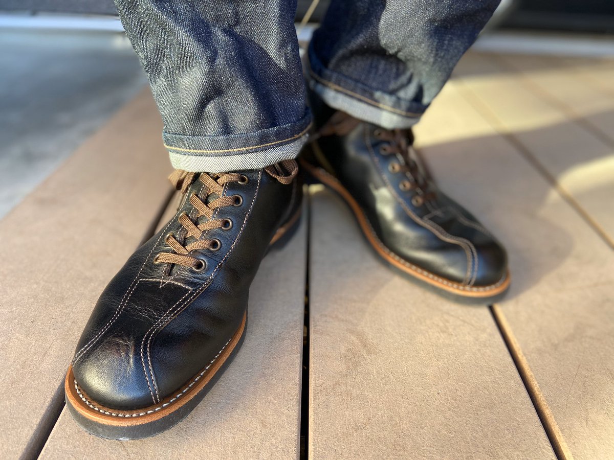 toshi8211_tw's tweet photo. 今日はブラックプレーリーのアウティングブーツ8825×UNIQLOセルビッジで休日出勤です。
この革はとても柔らかく履きやすいので、仕事で1日履いても疲れません♪
#レッドウィング #redwing #8825 #outingboot #RoundToe #ユニクロ #UNIQLO #靴 #足元 https://t.co/9q4quki6Zp