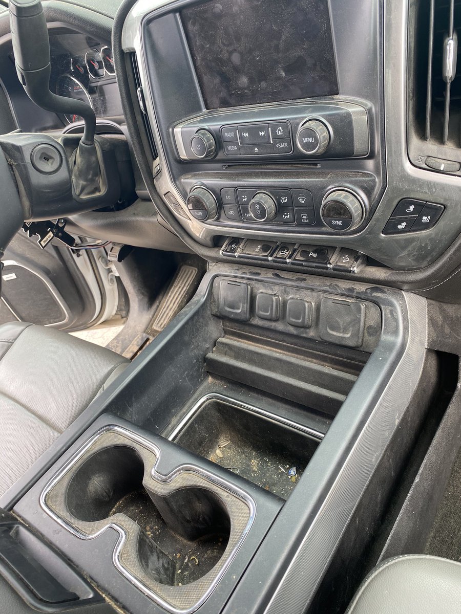 madsfarms's tweet photo. today’s project. 🤩

sister is a salesman at the local dealership &amp; just got this trade in, so we got it all cleaned up for her while mine is in the shop 😅 https://t.co/3mdG5nEVZN