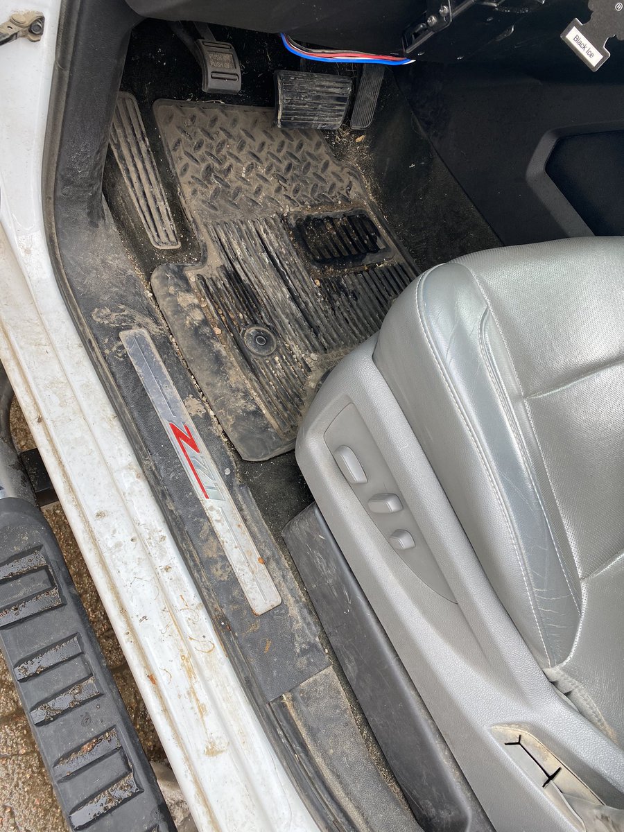 madsfarms's tweet photo. today’s project. 🤩

sister is a salesman at the local dealership &amp; just got this trade in, so we got it all cleaned up for her while mine is in the shop 😅 https://t.co/3mdG5nEVZN