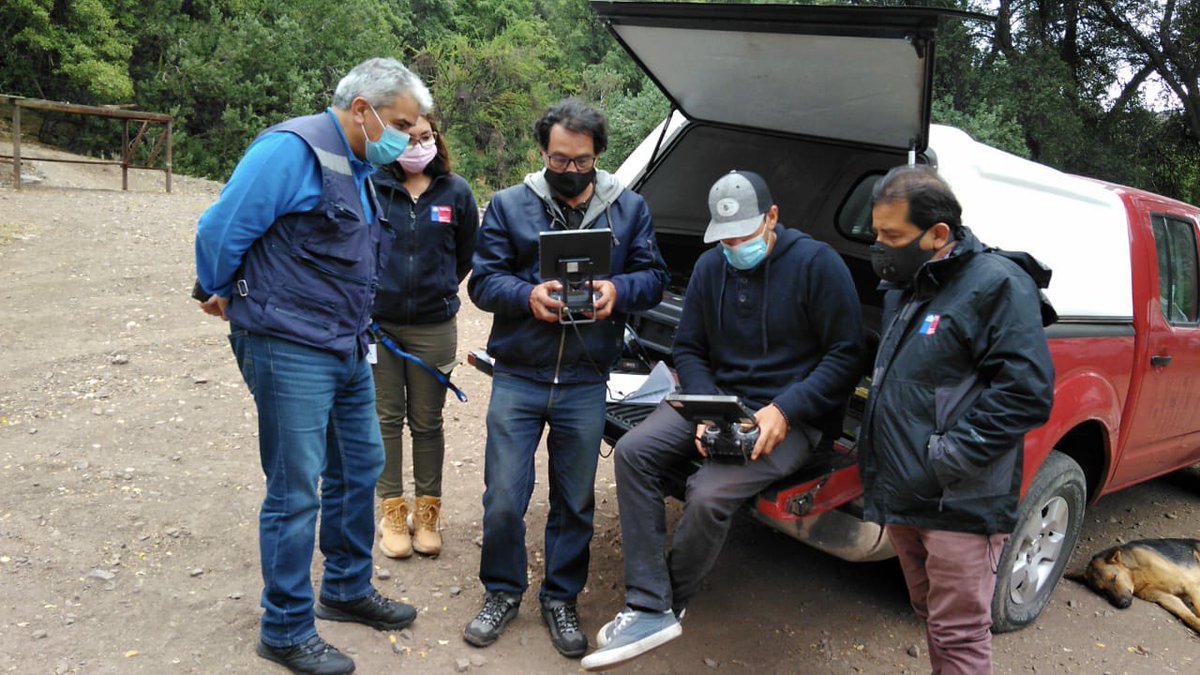 MuniSJdeMaipo's tweet image. ESTA MAÑANA||  Gracias a los drones de la @SubPrevDelito los equipos municipales y de la @GobCordillera pudieron detectar en qué lugares de los diferentes esteros aun se encontraban campistas que posteriormente se les pidió abandonar el sector.