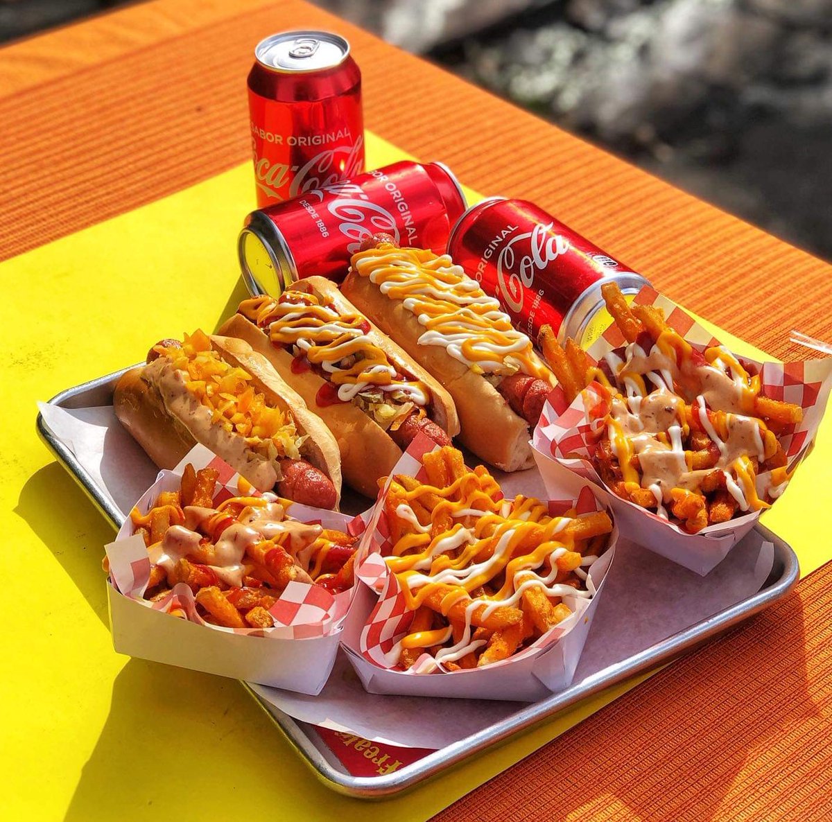 FreakieDogs's tweet photo. 🎪 Tonight’s Show 
3 🌭 
3 🍟 
3 🥤 
.
.
🔥$8.99🔥 https://t.co/mZtTN05sPx