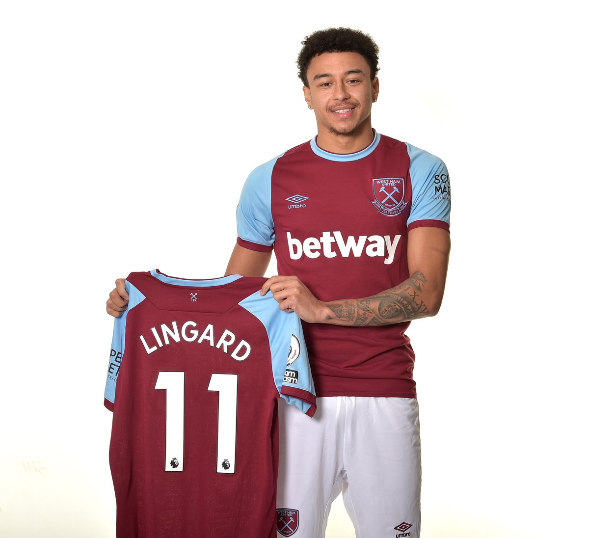 Who wants a signed <a href="/JesseLingard/">Jesse Lingard</a> home shirt?! To be in with a chance:

❤️ Like this tweet
🔃 RT
✍️ Tag a friend