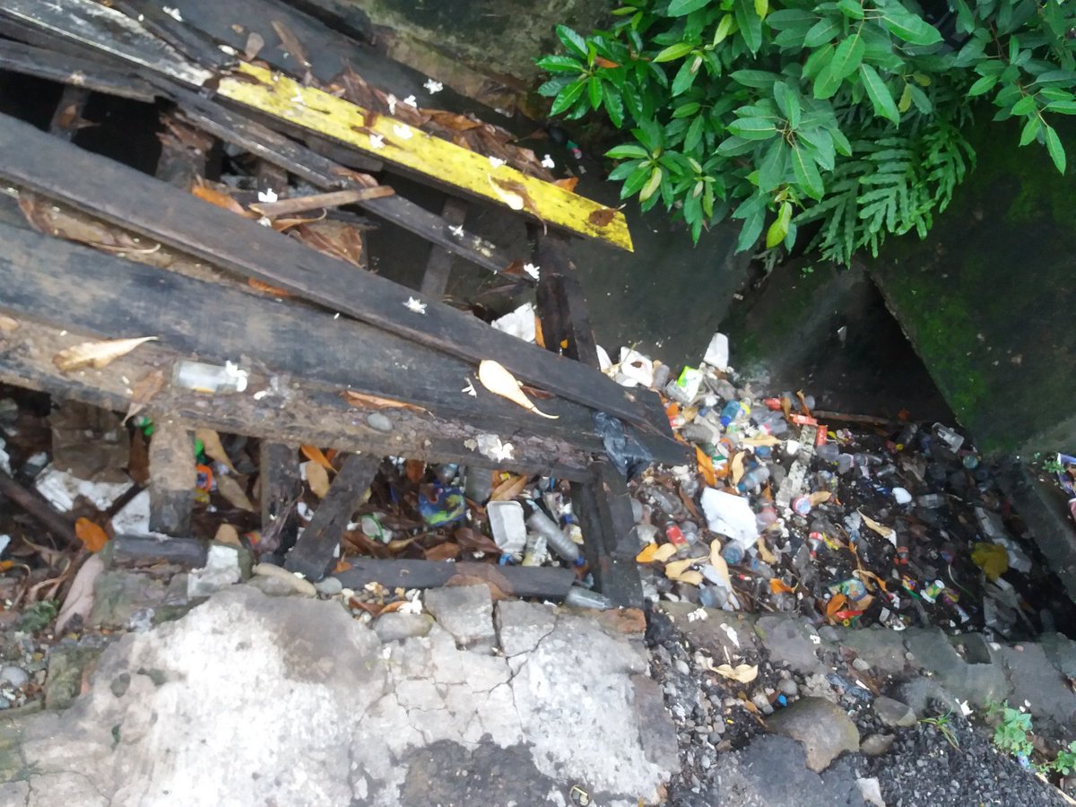 BersihMakassar's tweet photo. Inilah Akibat Yang Harus Kita Terima Bila Kota Dipercayakan Kepada Pemain Cadangan. Boleh Pemain Cadangan Yang Penting Berkualitas. Sudah Pemain Cadangan Reseh Pula. https://t.co/AvMpO8ww6g