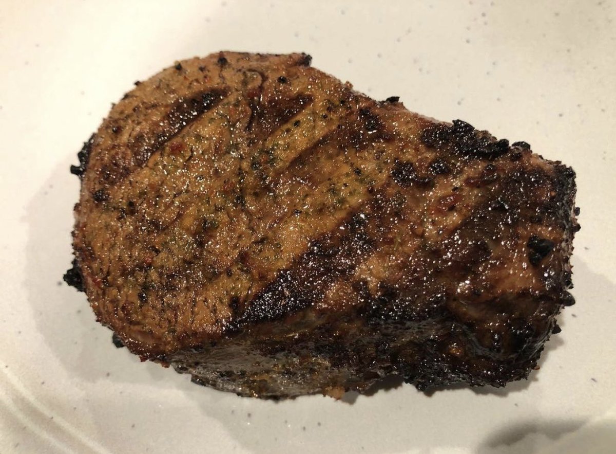 Smoked Filet Mignon, made with our Crisper Tray by @cookingmealswiththeneils 😋 Swipe for the finished product!