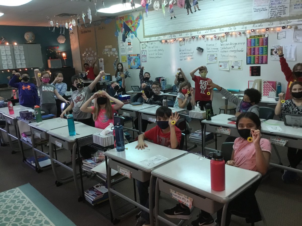 Sherry Evilsizor (@sherryevilsizo1) on Twitter photo <a href="/MadisonPlaceK5/">Madison Place</a> Ss loved the sunflower keychains that our PTO provided for our Kansas Day celebration. #weloveks <a href="/MadisonPlacePTO/">Madison Place PTO</a> <a href="/MadisonPlaceK5/">Madison Place</a> Ss loved the sunflower keychains that our PTO provided for our Kansas Day celebration. #weloveks <a href="/MadisonPlacePTO/">Madison Place PTO</a>