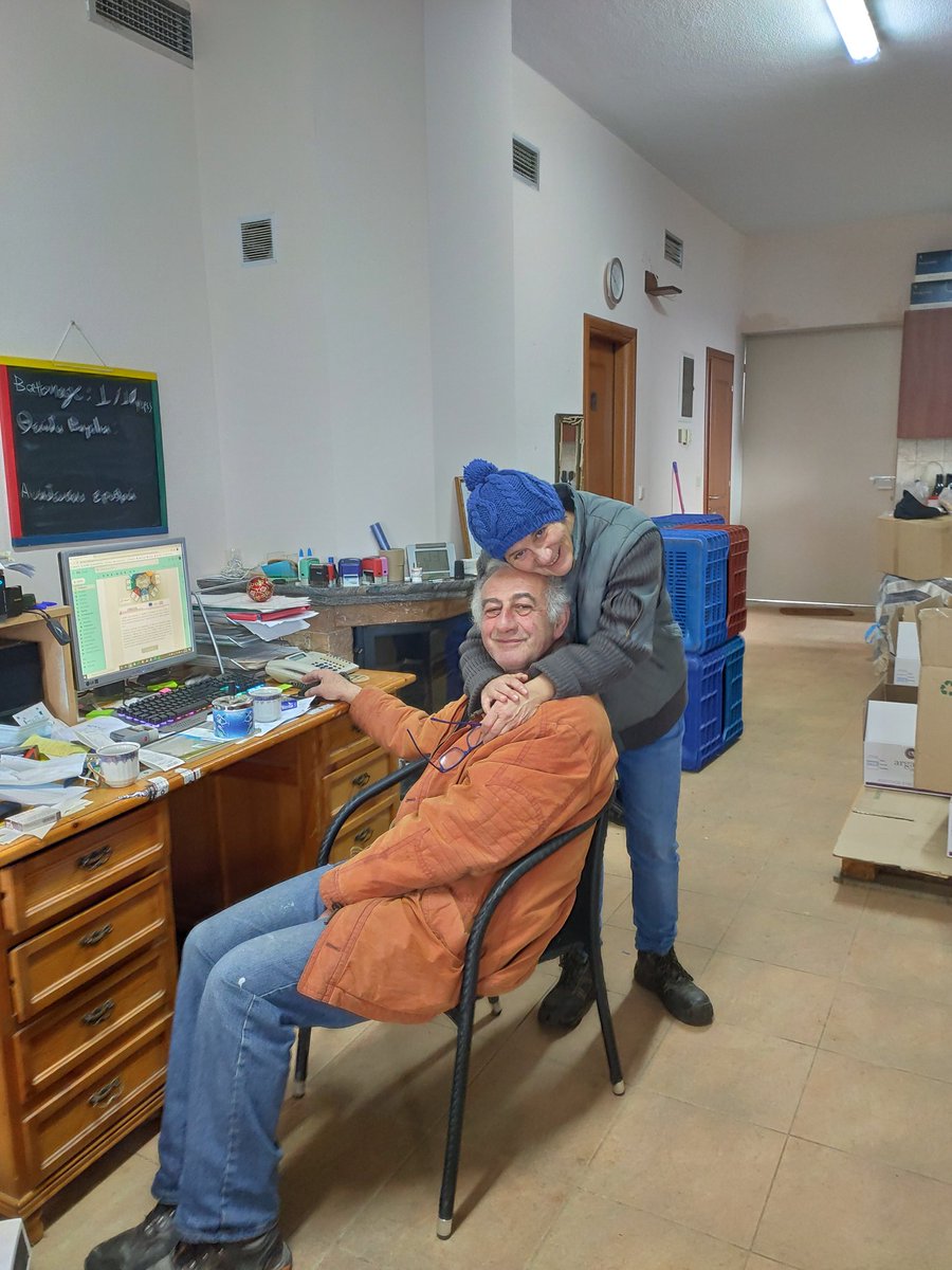 Η εργασία να σου δίνει χαρά !! 
Στιγμές εμφιάλωσης 🍷 
#κρασι #αργατια  #wine #winelovers #family