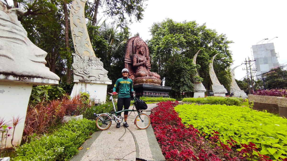 mamentorium's tweet photo. Iconic landmark ini menjadi penanda di pintu gerbang masuk kota Malang. 
Tahukah Anda kisah cinta Kendedes? https://t.co/1uYkgphpme