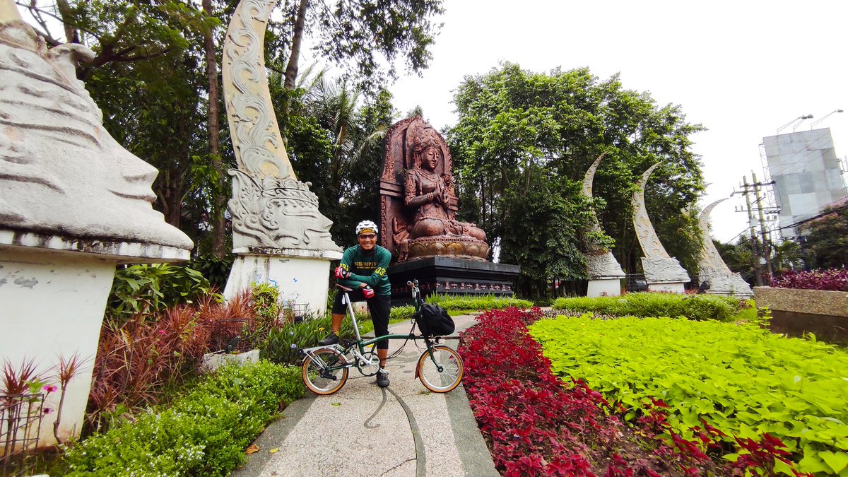 mamentorium's tweet photo. Iconic landmark ini menjadi penanda di pintu gerbang masuk kota Malang. 
Tahukah Anda kisah cinta Kendedes? https://t.co/1uYkgphpme