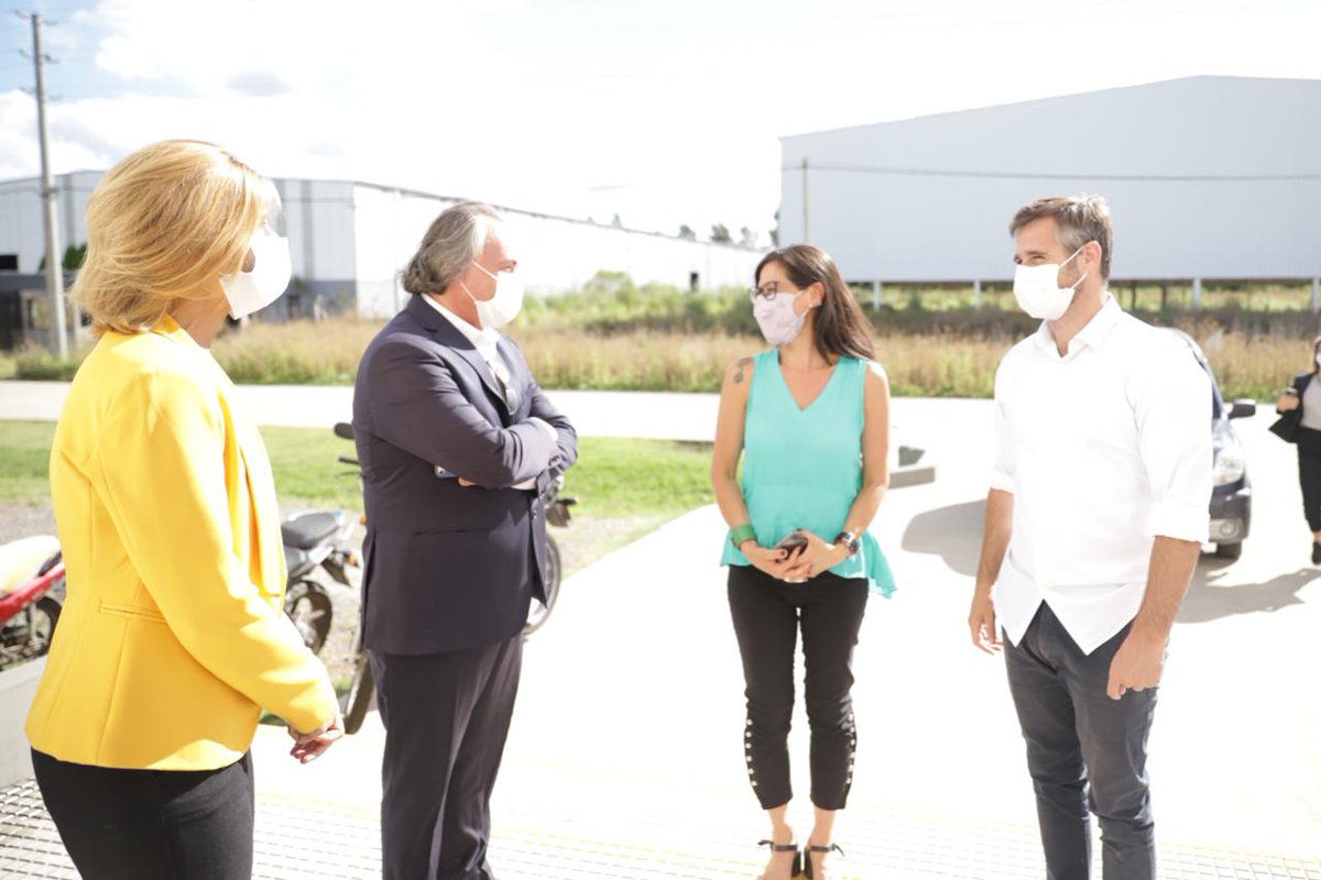 FedericoAchaval's tweet image. Con la Secretaria de Comercio Interior @pauespanol recorrimos #Starbread, una empresa del #ParqueIndustrial que produce alimentos sin TACC. Sus productos forman parte de #PreciosCuidados, y eso permite cuidar el bolsillo y la nutrición de personas con celiaquía.