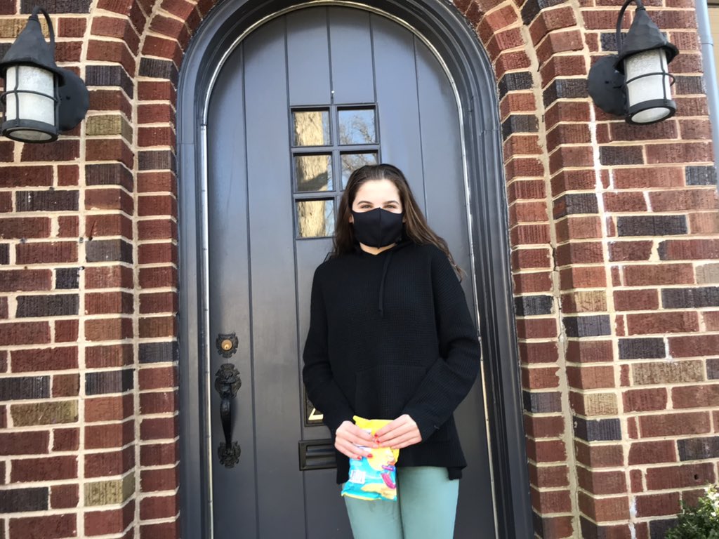 kirbyy548's tweet photo. I had the pleasure of seeing two of our BSMS 6th graders this afternoon. Sadie V. and Katie L. rocked our most recent ELA interim assessment with the highest scores. They both received a bag of candy and a B&amp;N gift card for their hard work. Who is next on my list? @BSMSPhoenix https://t.co/CpZBVwveGZ