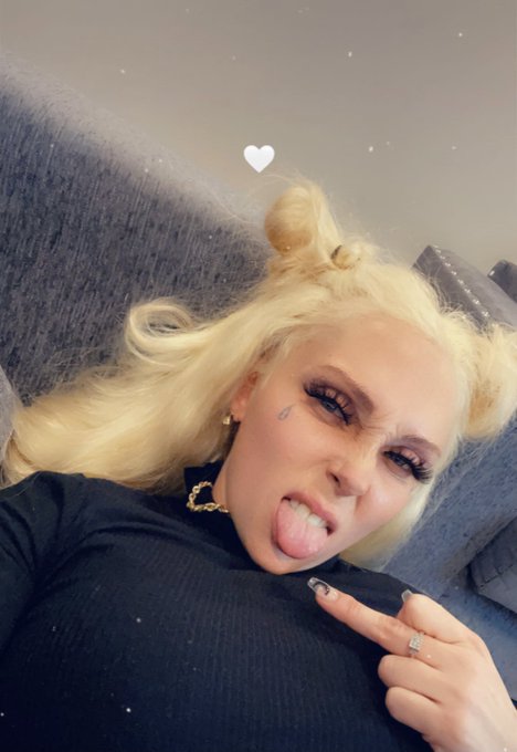 Not Ur Wifey https://t.co/7qAuTzEeGx
