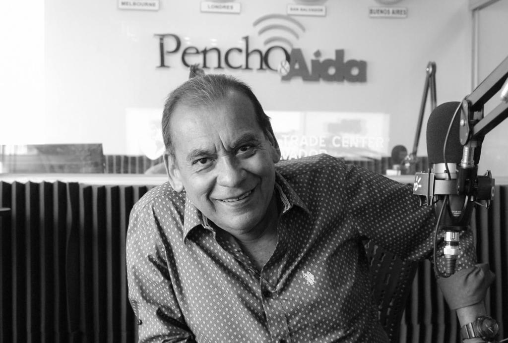 Lamentamos profundamente la muerte de César Rivera, amigo, colega, destacado comunicador de la radio y la TV en El Salvador. Nuestro más sentido pésame a su hija <a href="/gabirivera___/">Gabi Rivera</a>, a su esposa y demás familia.
Q.E.P.D 🙏🎙 🎧