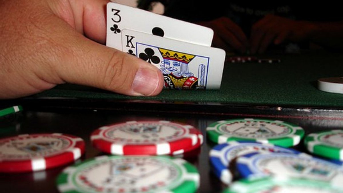 Sammy55869100's tweet photo. Many players make this play by default. When facing a raise from the big blind, they instinctively call because they’ve got it in their head that they need to ‘defend the blind.’

Read the full article here 👉 https://t.co/MQLQusEddE

#poker #pokerface #pokerstars #pokerlife https://t.co/1XYzmbZLY2