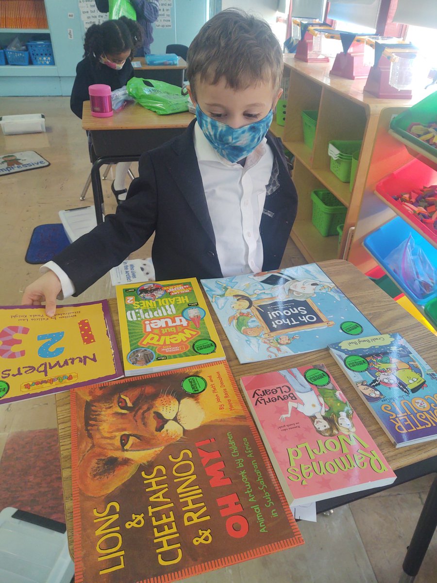 cirillistnicks's tweet photo. Thank you @berniesbookbank & @bigshoulderschi for our most recent delivery of books! Our little readers couldn't wait to open up their bags and read their new books! Thank you! #StNicksChi #newbooks #weareopen #FRONTLINE https://t.co/4gh9LIPBFl