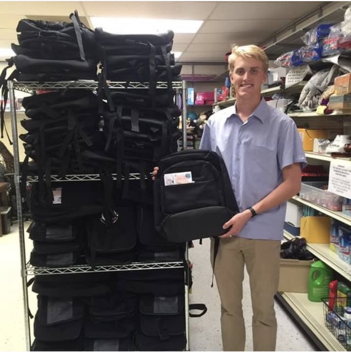 Flying Circle and <a href="/day1bags/">Day 1 Bags</a> distribute over 9,500 bags to children in 22 states!

Read more:
facebook.com/22042116131761…