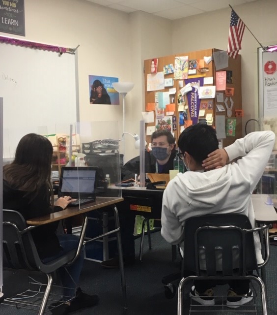 JVHSCIC's tweet photo. Mr. Bowles spends time conferencing with project partners to ensure each pair is hitting their learning targets. #QualityFirstTimeLearning #MonitorAndAdjust @JerseyVillageHS @jvhsprincipal https://t.co/CsYWUVOY4w