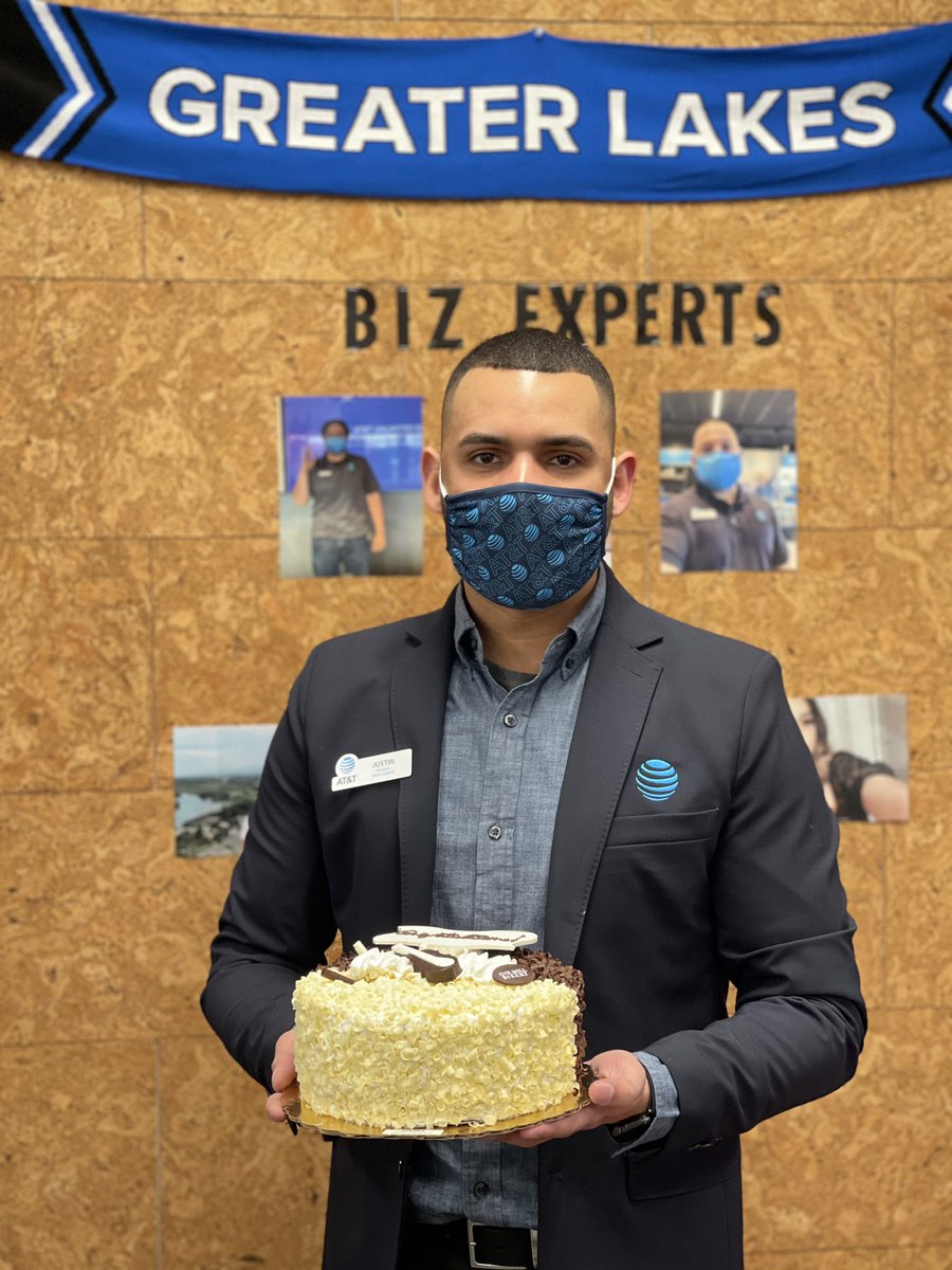 Congrats to This Man... The Man, The Myth,The Legend. Mr. Justin Trinidad. You will be Missed but NEVER Forgotten. You left your stamp on Lincolnwood. Best of luck in your new role.#Lincolnwood <a href="/justinquelix/">Justin Trinidad</a> @theeastregion <a href="/GreaterLakesMkt/">Greater Lakes Market 🌊</a> <a href="/b_rothblott/">Bill Rothblott</a> <a href="/PaulaVofGLM/">Paula</a> <a href="/TomMonahan10/">Tom Monahan</a>