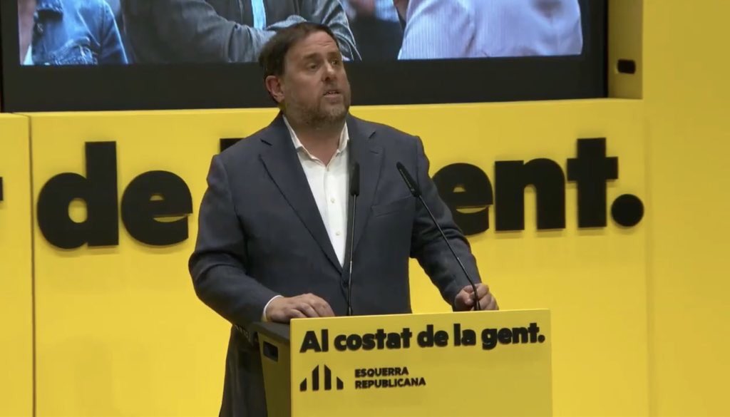 InesGranollers's tweet photo. Ens volen empresonats i silenciats, no perdrem el temps amb retrets cap a ningú. Tenim feina, hem de treballar per millorar la vida de la gent. Oriol @junqueras com sempre: IMMENS ✊🏽✊🏽✊🏽💜#viaÀmplia #AlCostatDeLaGent https://t.co/vkV8LRX5Uc