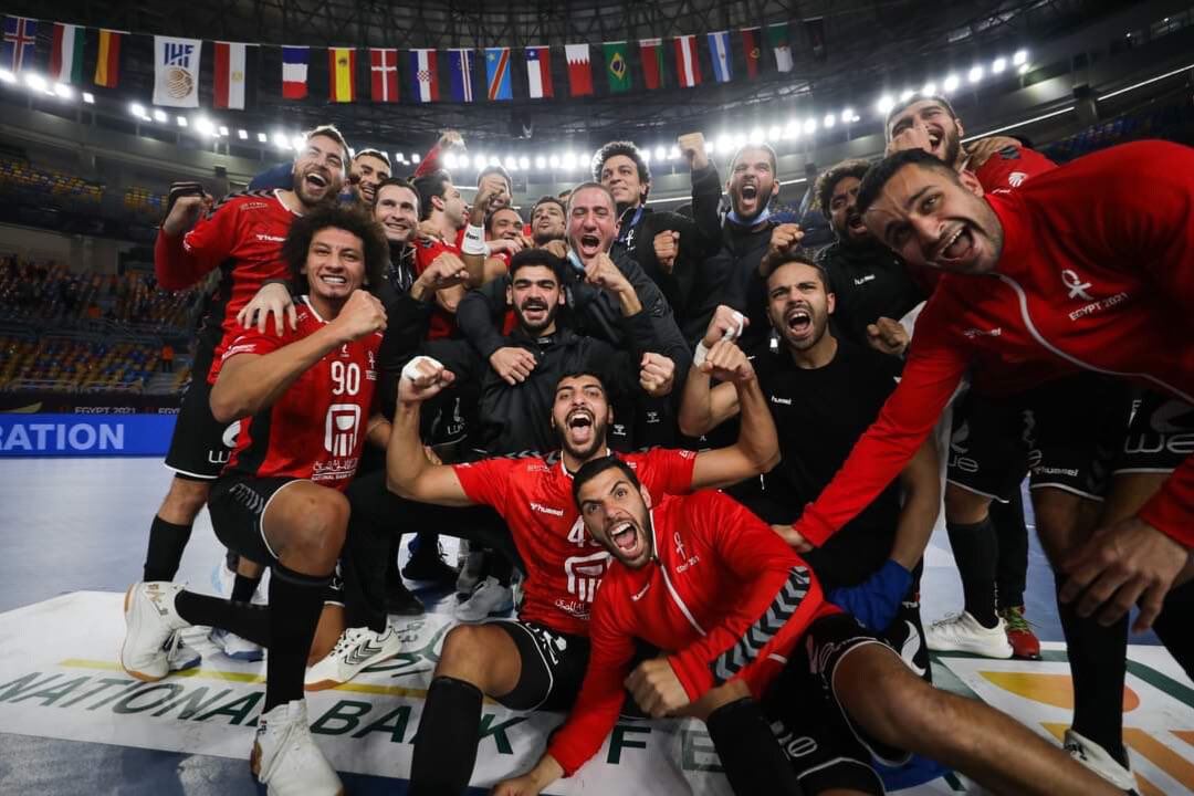 Malkseiff's tweet photo. We will fall and rise again and continue life", Egypt is challenging the impossible and is an example to follow in its organization of the World Handball Cup despite the Covid 19 pandemic 💪🔥
#بطولة_اليد_مصر_ابهرت_العالم https://t.co/0Nfo0j1xGy