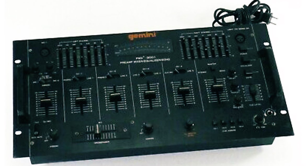 ghostly's tweet photo. Most DJs are stock traders until you put one of these in front of them https://t.co/LHgxChiDsh