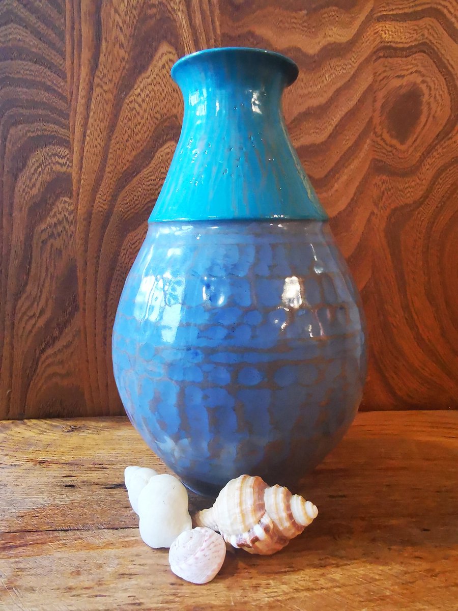 rozdowen's tweet photo. Ever noticed how the sea wears rocks, stones and cliffs, leaving a lovely smooth but textured surface? This Sea Worn Collection is functional yet sculptural art for your home. https://t.co/HYW6pxobSw #shophandmadehour #madeinwales #valentinesgifts #shopindie #craftbizparty https://t.co/0IPi5uFmWy