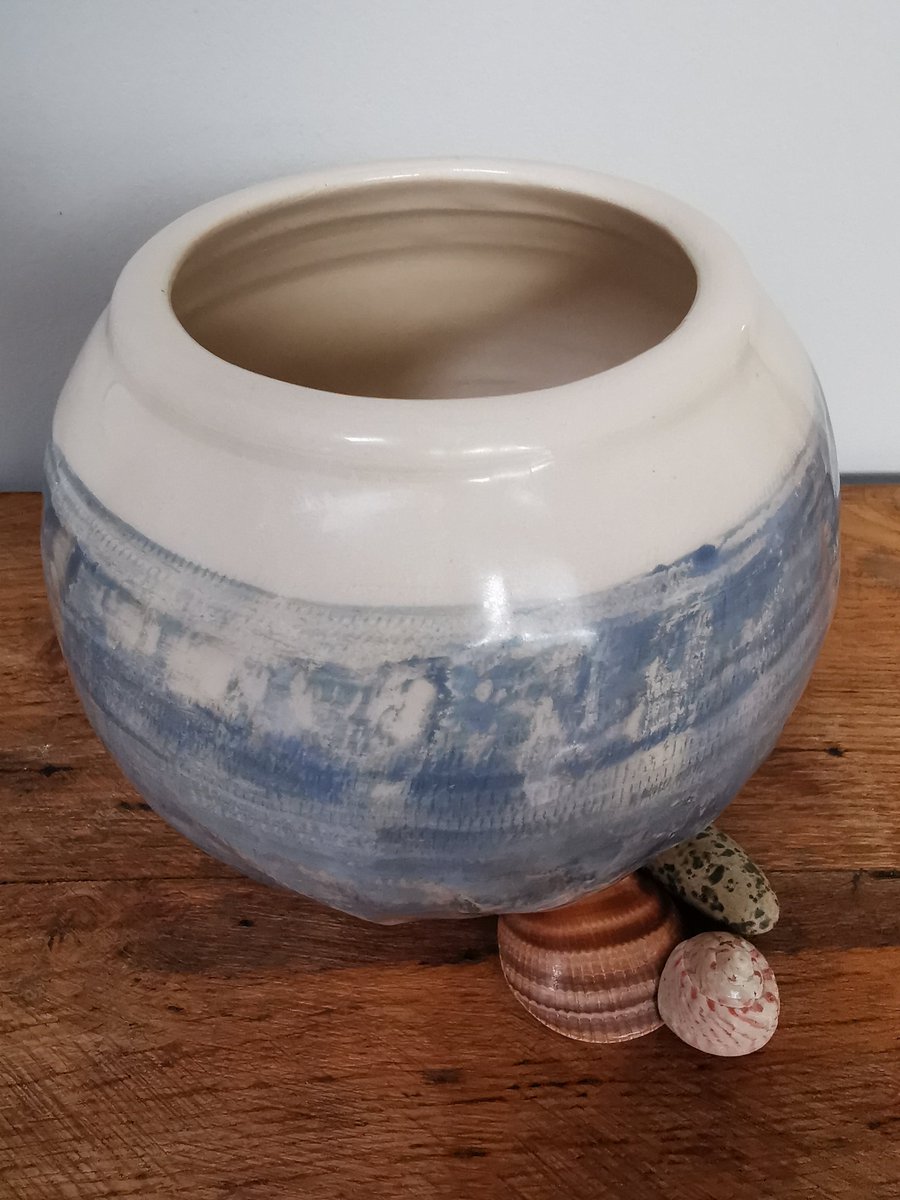 rozdowen's tweet photo. Ever noticed how the sea wears rocks, stones and cliffs, leaving a lovely smooth but textured surface? This Sea Worn Collection is functional yet sculptural art for your home. https://t.co/HYW6pxobSw #shophandmadehour #madeinwales #valentinesgifts #shopindie #craftbizparty https://t.co/0IPi5uFmWy