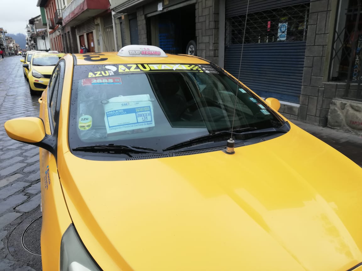 TaxAzuay's tweet photo. La Unión de Cooperativas de Transporte en Taxis del Azuay, con su Directorio y socios de las 65 Cooperativas participando esta mañana en el simulacro del voto en casa con Taxi solidario para las personas con Discapacidad https://t.co/Vt0V4bG82O