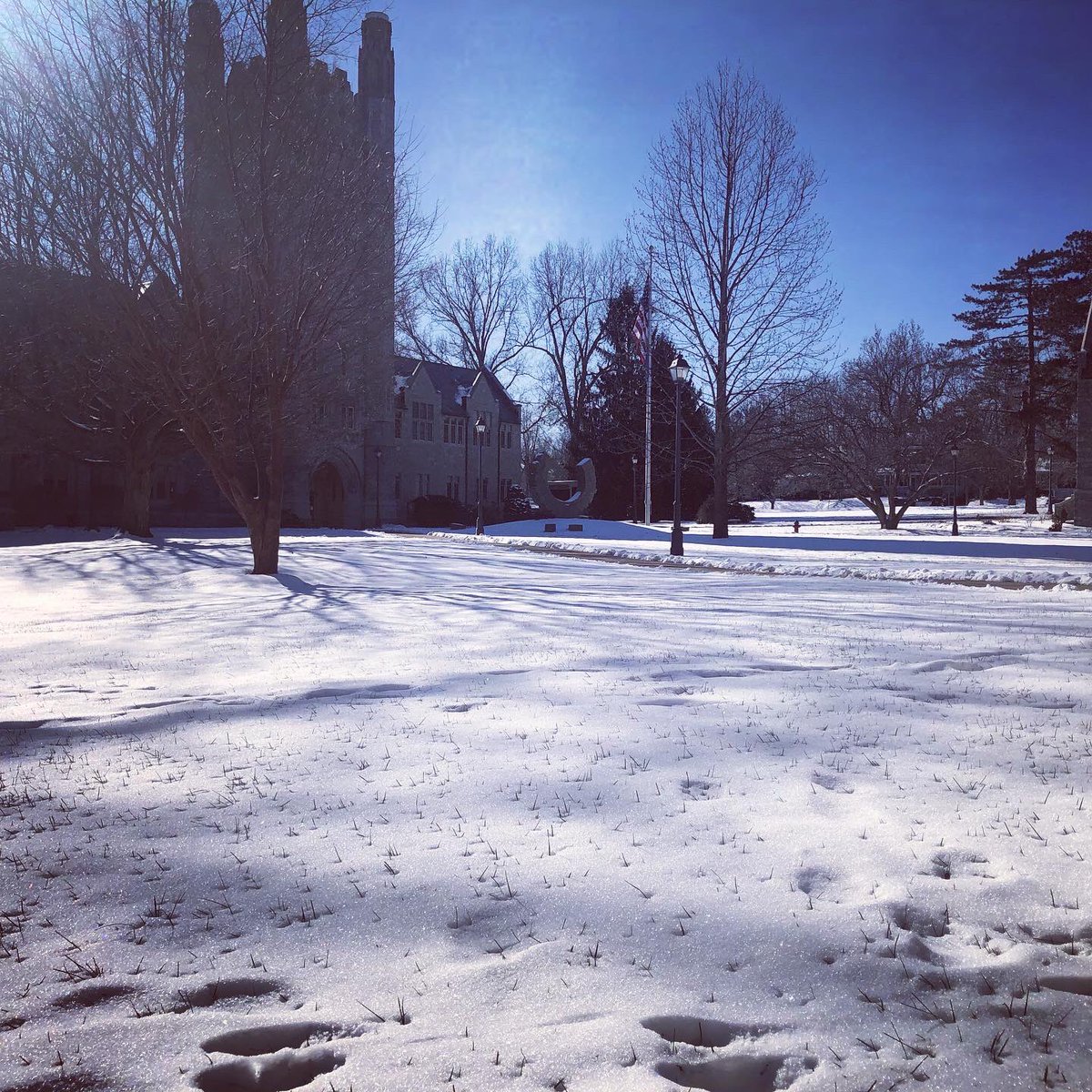 DonBellCT's tweet photo. First time on @UConnLaw campus in 322 days. Beautiful as ever. Can’t wait until we’re all together again. #UConnStrong https://t.co/NhTByatdtu