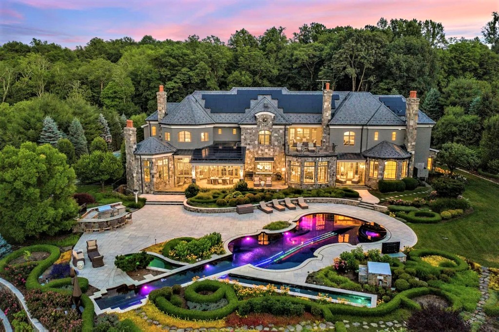 Something to ponder over the weekend...#magnificent #workofart #architecture #luxurypool #awardwinning #pooldesign #poolandspa #fiberoptic #breathtaking #cuttingedge #originaldesign #outdoorliving #luxuryhomes #staycation #wedoitall #dreambig #onecallaway 201-785-0800