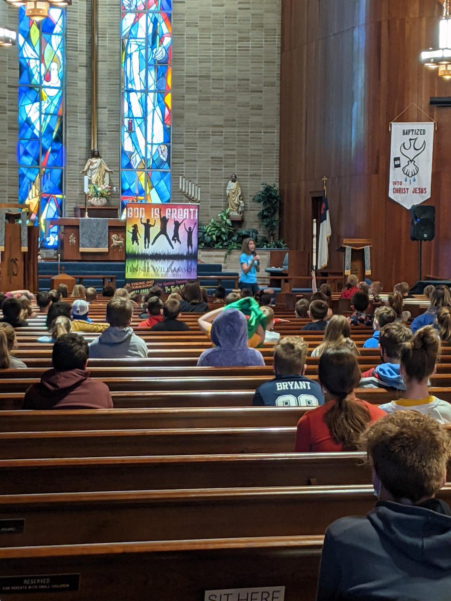 StPaulNapoleon's tweet photo. Jennie with @arisonrecords was in concert this afternoon to conclude National Lutheran Schools Week. Thanks for coming Jennie! #nlsw21 https://t.co/rWvUOAP9yR