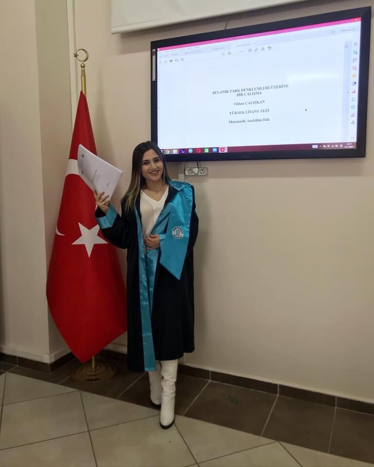 vildankysr's tweet photo. Yüksek öğretmen diyeceksiniz 🎉😂 https://t.co/c9omXHNSuD