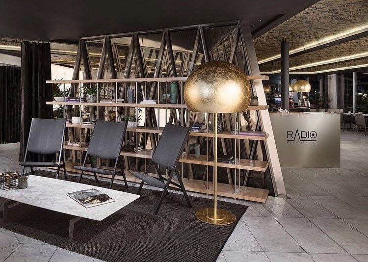 Saved you a seat 🤍 Better days are coming. It’s been a tough few weeks and we hope you’re keeping well during Lockdown 3.0. We’re counting down the days until we can safely welcome you back #lockdown3 #melondonhotel #radiorooftop