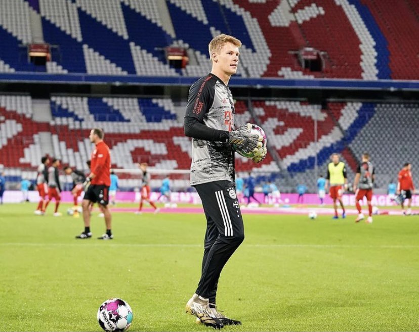 III les affaires sont les affaires Commençons au poste de gardien :Alexander Nübel : cantonné à un poste de numéro 2 derrière manuel neuer , grand (1.93) très gros réflexe , bon jeu au pied c’est un excellent gardien ( cf saison a Schalkes) on pourrait l’obtenir en prêt